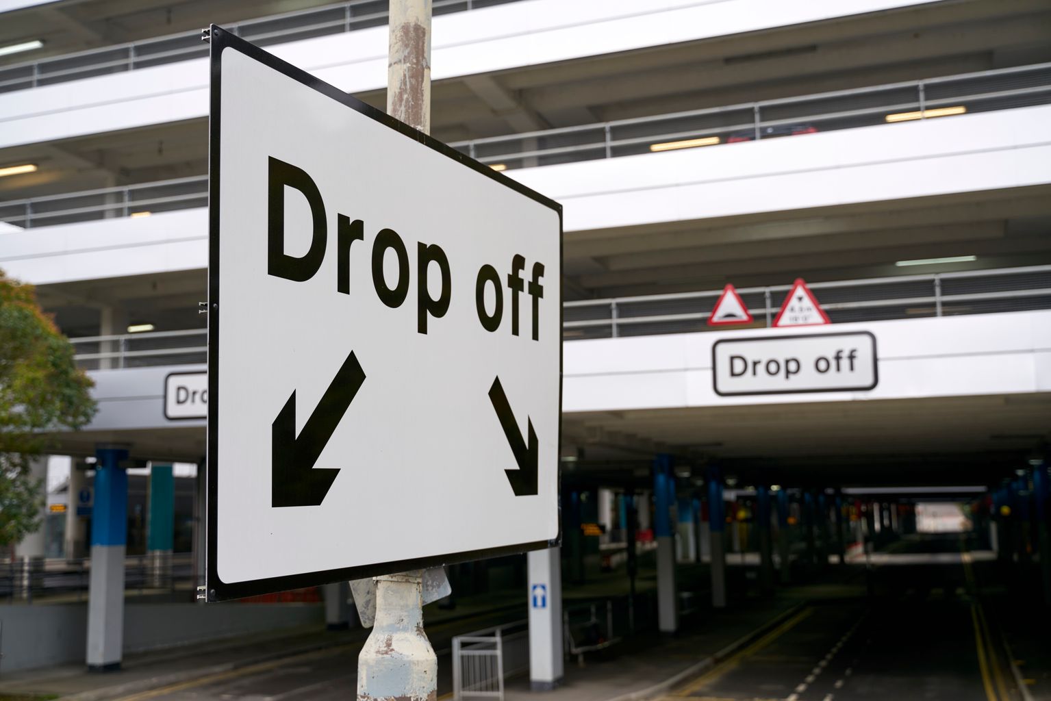 gatwick-airport-extends-passenger-drop-off-charges